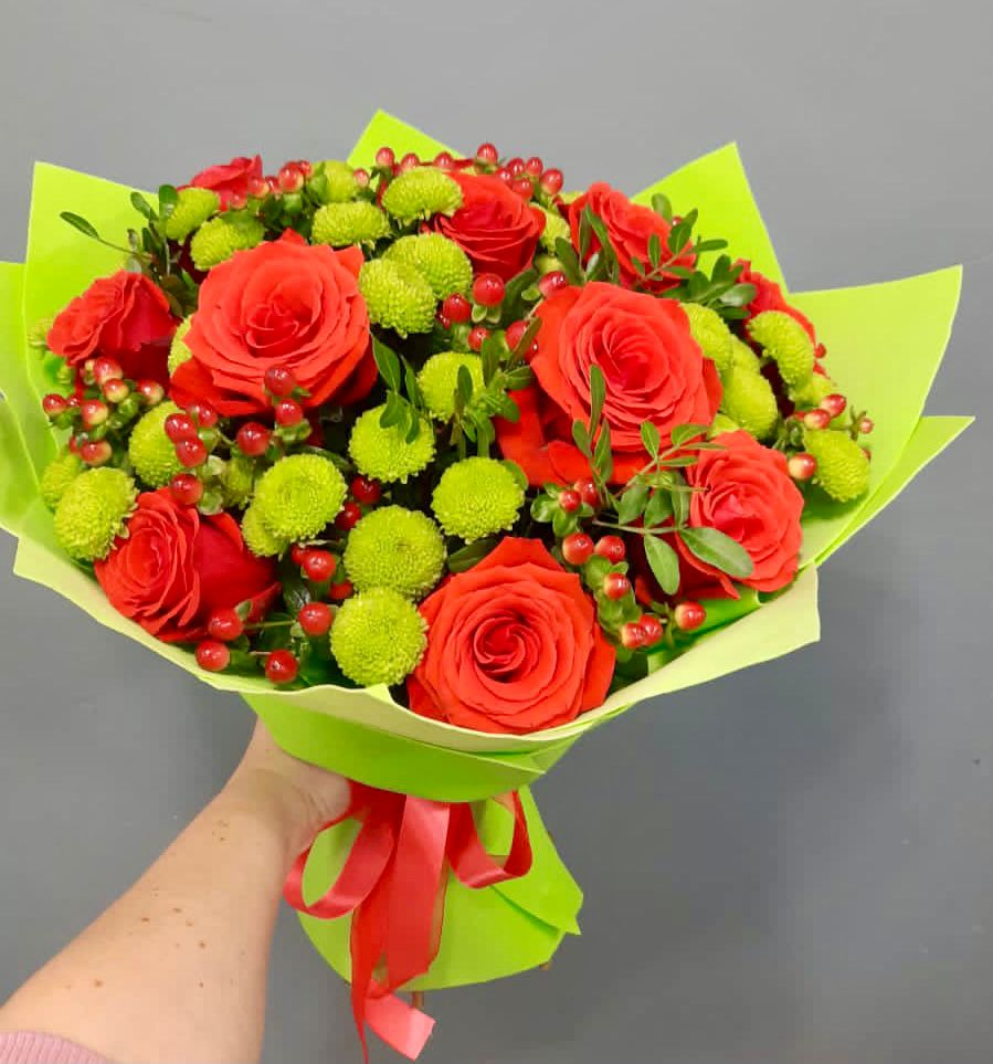 Букет цветов из: Хризантемы и Розы в Боровихе