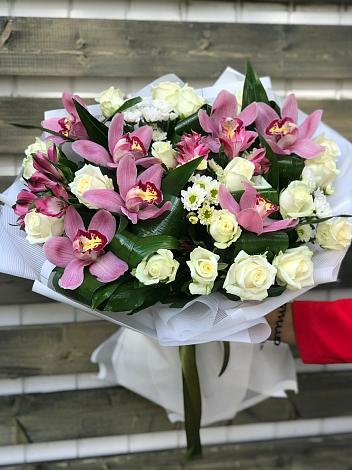 Букет цветов из: Розы и Хризантемы в Боровихе
