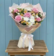 Букет цветов из:  Гвоздики, Орхидеи и Розы #REPLACE_PRED# Боровихе