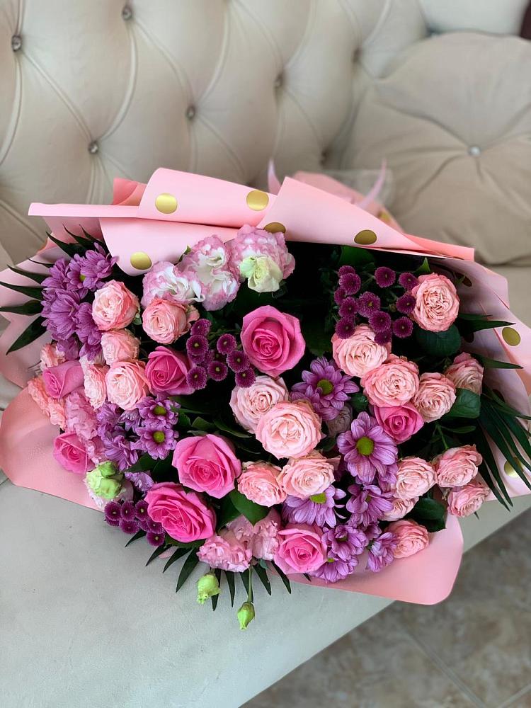 Букет цветов из: Хризантемы, Розы и Лизиантусы в Боровихе