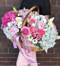 Композиция солнечный день в Боровихе Цветочная композиция из Розы, Хризантемы, Пионы и Лизиантусы в корзине в Боровихе