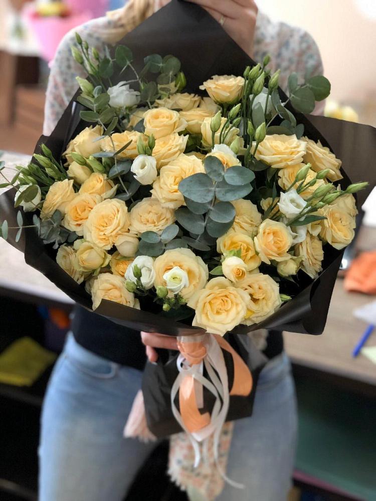 Букет цветов из: Розы и Лизиантусы в Боровихе