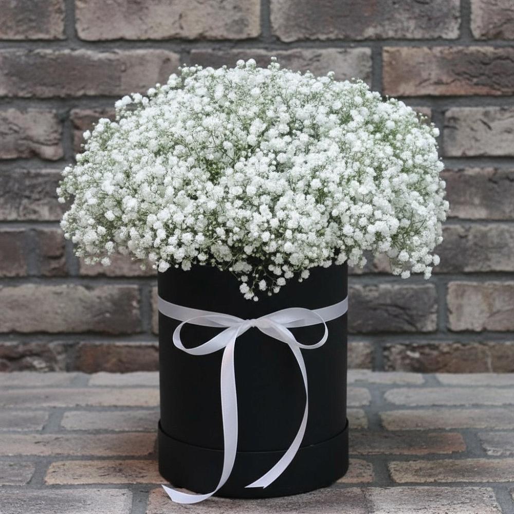 Цветочная композиция из Гипсофила в шляпной коробке в Боровихе