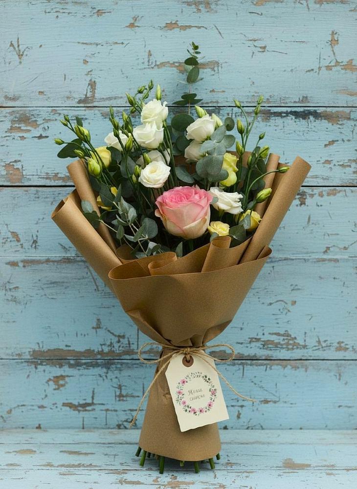 Букет цветов из: Розы и Лизиантусы в Боровихе