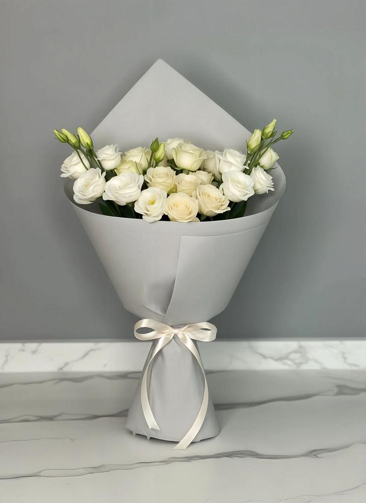 Букет цветов из: Розы и Лизиантусы в Боровихе