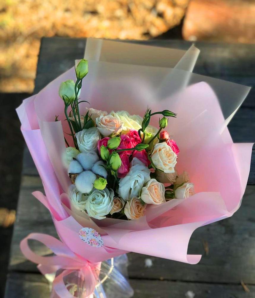 Букет цветов из: Розы и Лизиантусы в Боровихе