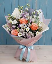 Букет цветов из:  Лизиантусы, Розы, Альстромерии и Гипсофила в Боровихе