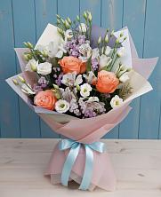 Букет цветов из:  Лизиантусы, Розы, Альстромерии и Гипсофила в Боровихе