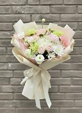 Букет цветов из:  Гвоздики, Розы, Лизиантусы и Хризантемы в Боровихе