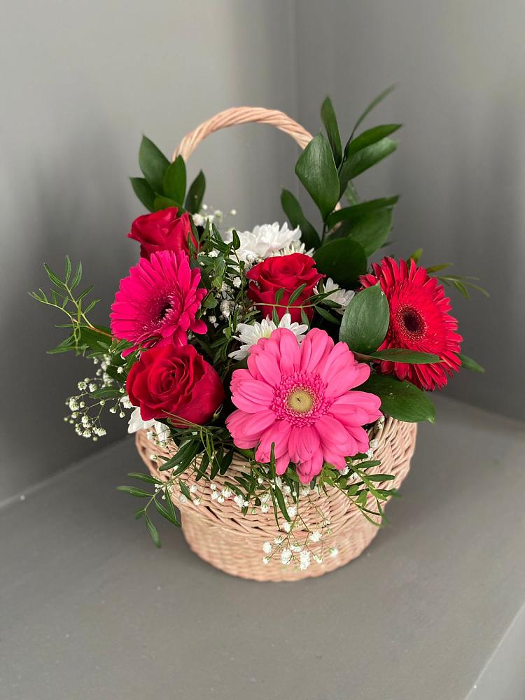Цветочная композиция из Розы, Хризантемы и Герберы в корзине в Боровихе
