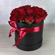 Цветочная композиция из Розы в шляпной коробке в Боровихе