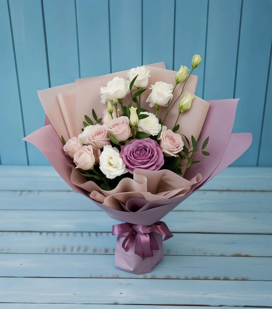 Букет цветов из: Розы и Лизиантусы в Боровихе